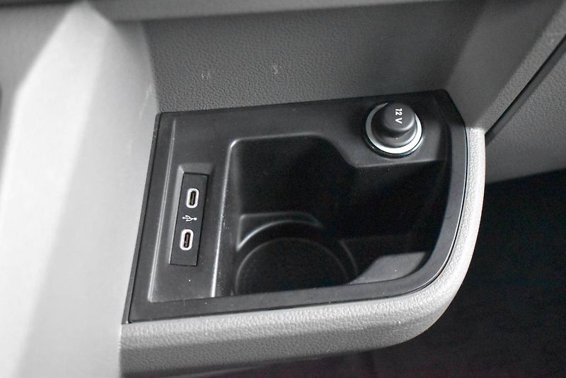 Volkswagen Caravelle (2023) 2.0TDI 110kW DSG, LED, 8 míst - fotka 23 z 24
