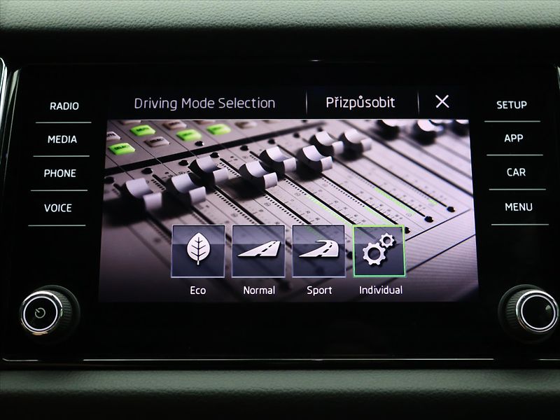 Škoda Kodiaq 2,0 TDI 110kW Sportline Webast - fotka 26 z 35
