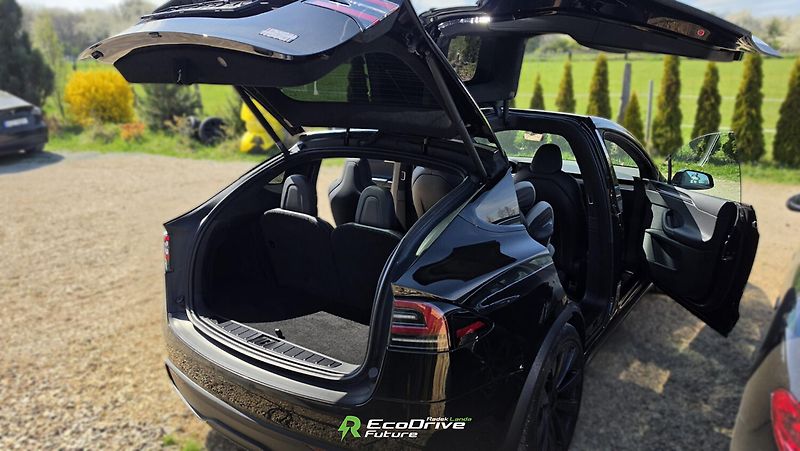 Tesla Model X (2023) Plaid 1020 koní, Tažné 2 250kg - fotka 9 z 12