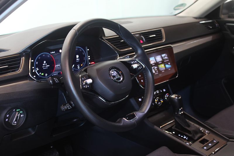 Škoda Superb (2023) 2.0TDI DSG Matrix Display - fotka 15 z 35