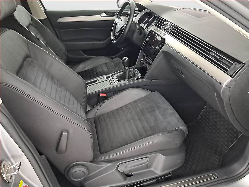 Volkswagen Passat (2019) 2.0 TDI, Kůže, Tempomat - fotka 9 z 23