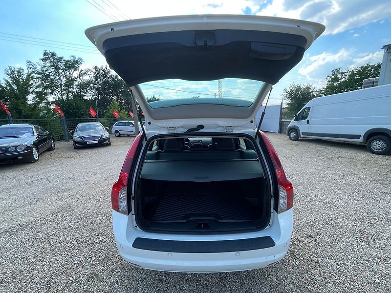 Volvo V50 1.6D 80kW*KŮŽE*VÝHŘEV*HANDSFRE - fotka 16 z 30