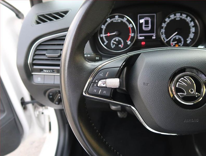 Škoda Fabia (2022) 1.0 TSI, Serv.kniha, Tempomat - fotka 17 z 23