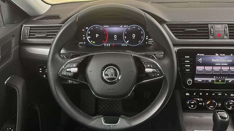 Škoda Superb 2.0 TDI DSG Style Combi - fotka 9 z 27