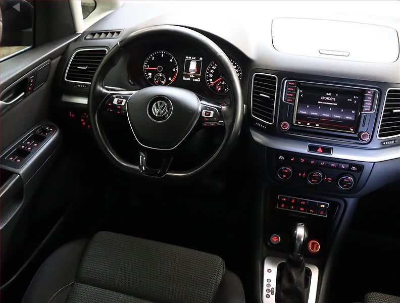 Volkswagen Sharan (2015) 2.0 TDI, Automat, Serv.kniha - fotka 7 z 26