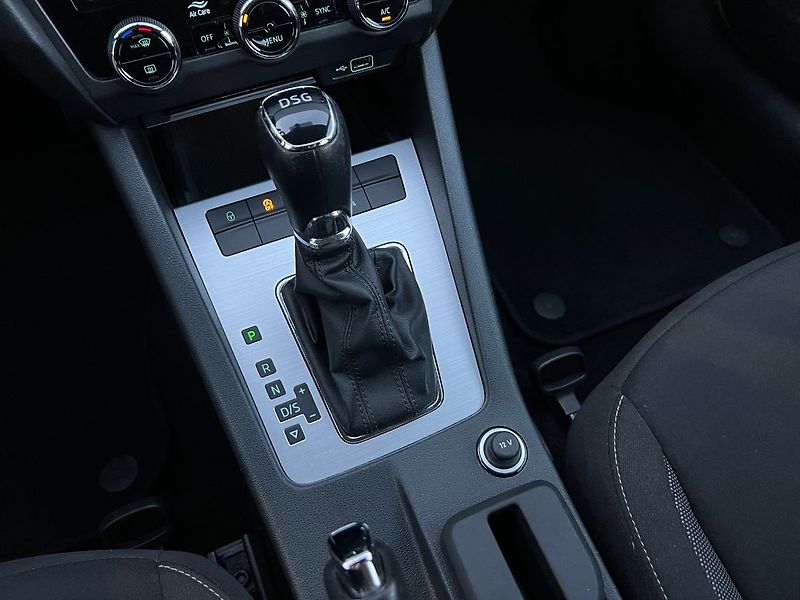 Škoda Octavia 1.6 TDI-DSG-NAVI-PARK.Č - fotka 26 z 46