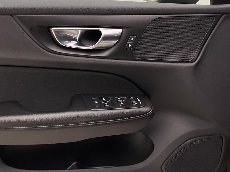 Volvo V60 D3 MOMENTUM AUT - fotka 28 z 41