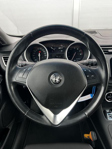 Alfa Romeo Giulietta 1.4T Aut. MultiAir 125kW Super - fotka 9 z 20