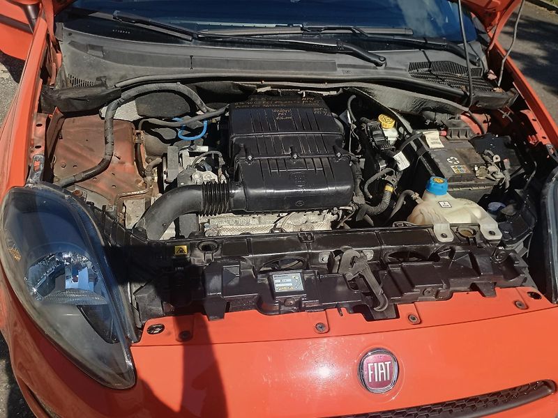 Fiat Punto (2014)  sada alu kol stáří dva roky - fotka 14 z 20