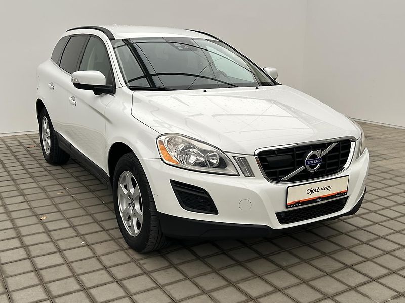 Volvo XC60 2.4 D4 4x4 Momentum - fotka 3 z 25