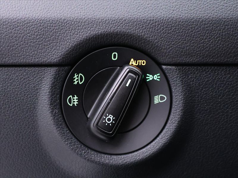 Škoda Octavia 1,6 TDI Ambition Xenon CZ DPH - fotka 17 z 31