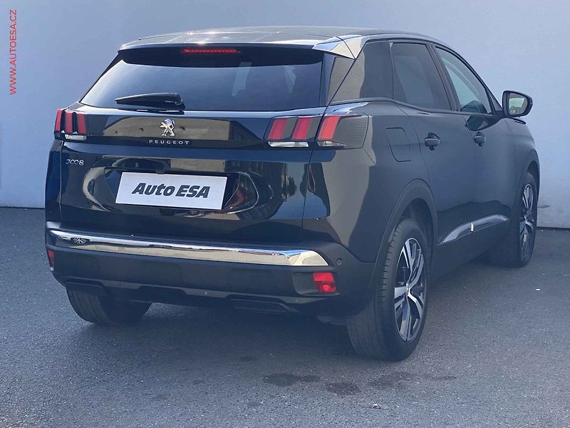 Peugeot 3008 (2020) 1.2 PT, Allure, navi, kamera - fotka 4 z 19