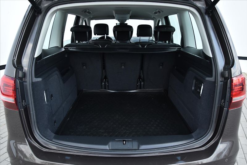Volkswagen Sharan 2.0TDI 110kW HIGHLINE 1MAJ. ČR - fotka 12 z 25