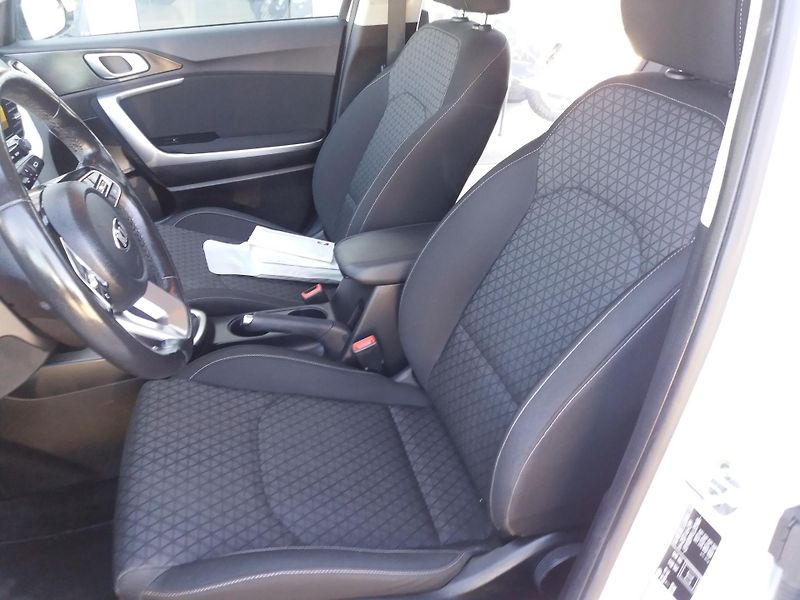 Kia Ceed 1.6CRDi,100kW,1.MAJITEL-ČR!! - fotka 18 z 29