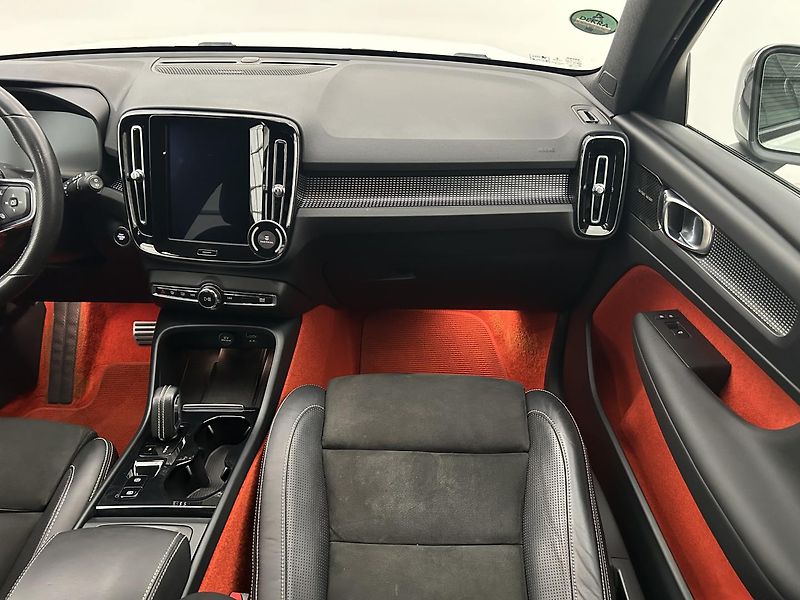 Volvo XC40 2.0 T4 4x4 R-Design - fotka 20 z 30
