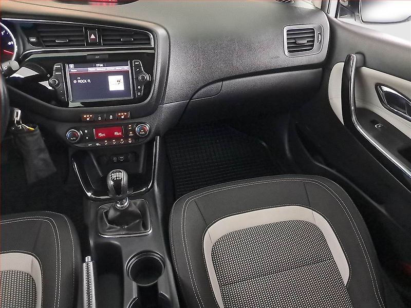 Kia Ceed (2017) 1.6 GDI, Serv.kniha, Navi - fotka 8 z 14