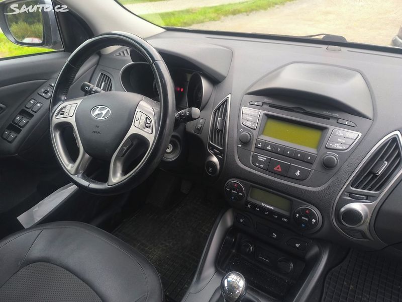 Hyundai ix35 2.0D4X4,70KM,MAX VÝBAVA,KRÁSNÝ - fotka 14 z 31