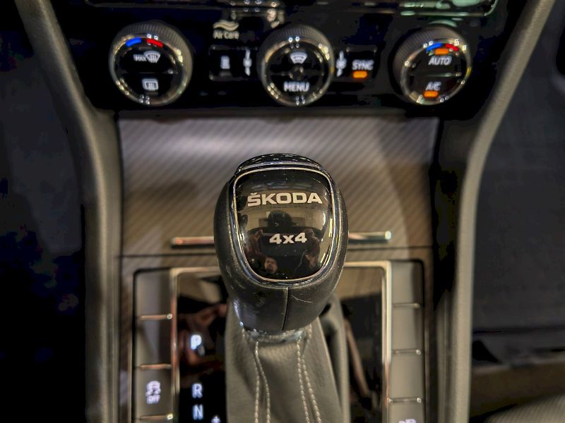 Škoda Superb (2023) Combi 2.0 TDI 147 kW DSG 4x4 S - fotka 19 z 31
