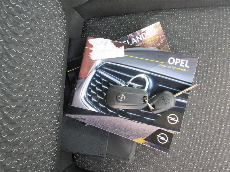 Opel Crossland 1,2 Turbo - fotka 15 z 16