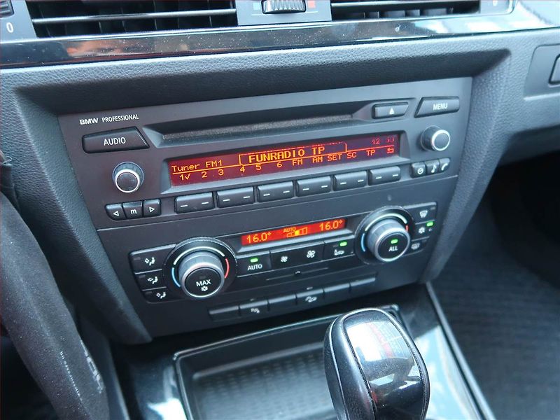BMW Řada 3 (2010) 320 d xDrive, 4X4, Automat - fotka 12 z 17