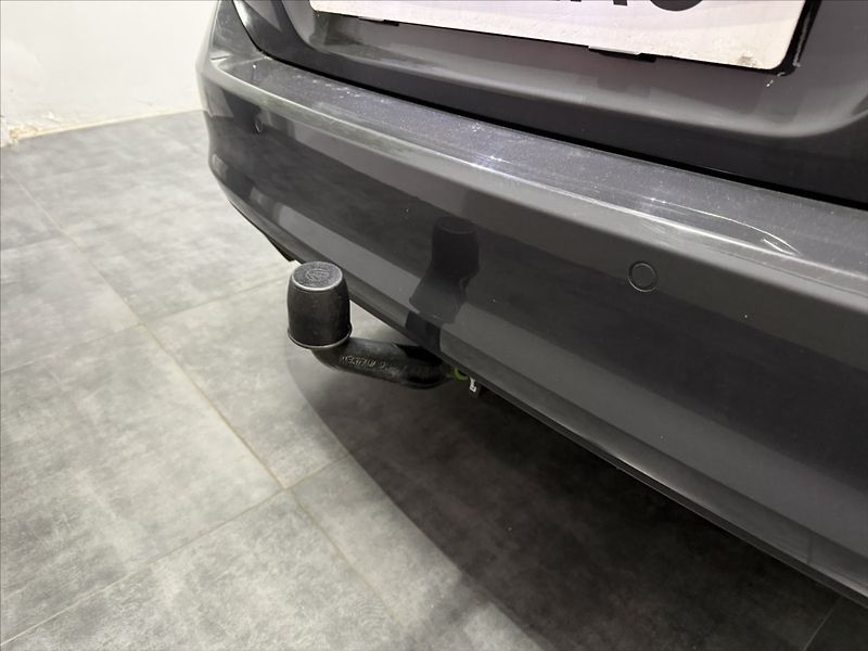 Volkswagen Golf 2,0   TDI 110KW NAVI SPORT ALU - fotka 26 z 45