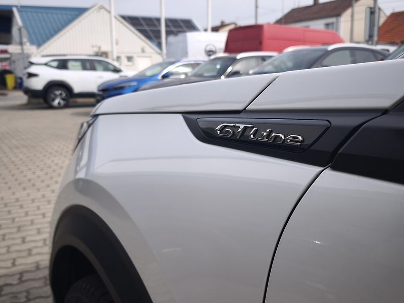 Peugeot 2008 2020 ČR GT Line 1.2 PT 96kW  - fotka 35 z 40
