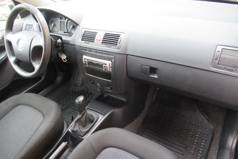 Škoda Fabia 1.4 16V KLIMA - fotka 11 z 14