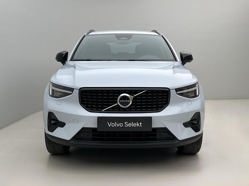 Volvo XC40 B3 DARK PLUS AUT CZ  - fotka 14 z 42