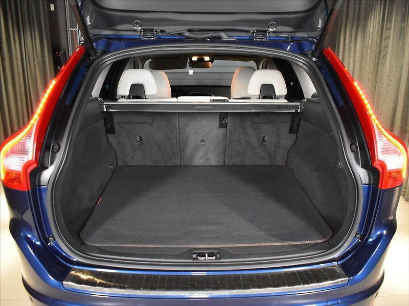 Volvo XC60 2,0 D4 Ocean race Kamera,BLIS - fotka 10 z 24