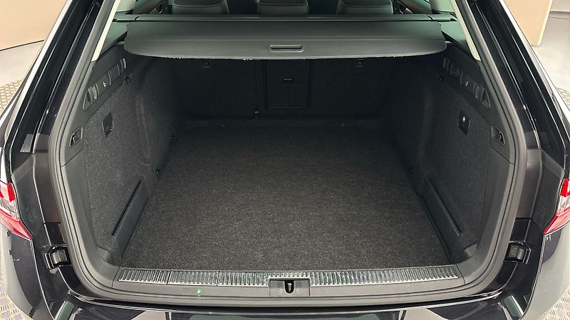 Škoda Superb 2.0 TDI DSG 4x4 Style Combi - fotka 17 z 30