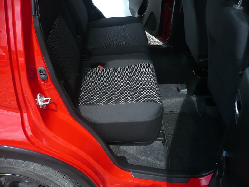 Suzuki Ignis 1.2i 61Kw Automat REZERVACE - fotka 20 z 29