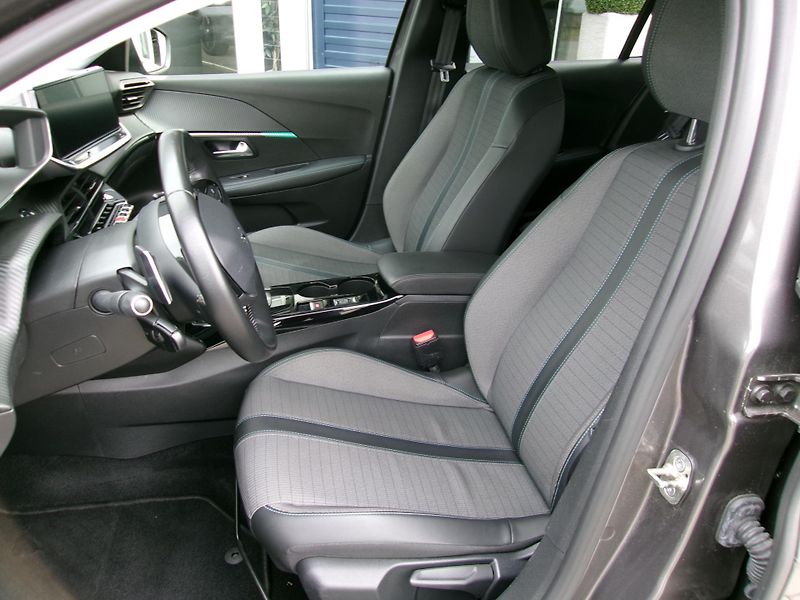 Peugeot 208 Allure 8st.aut - fotka 11 z 23