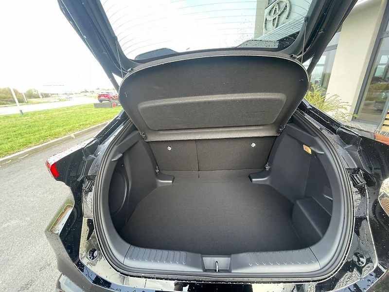 Toyota C-HR 2.0 Hybrid automat Tokio Editi - fotka 11 z 33