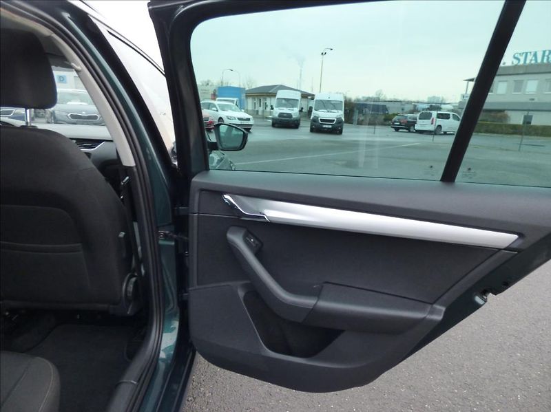 Škoda Octavia 2,0 TDI DSG,LED,Navigace  Ambi - fotka 15 z 55