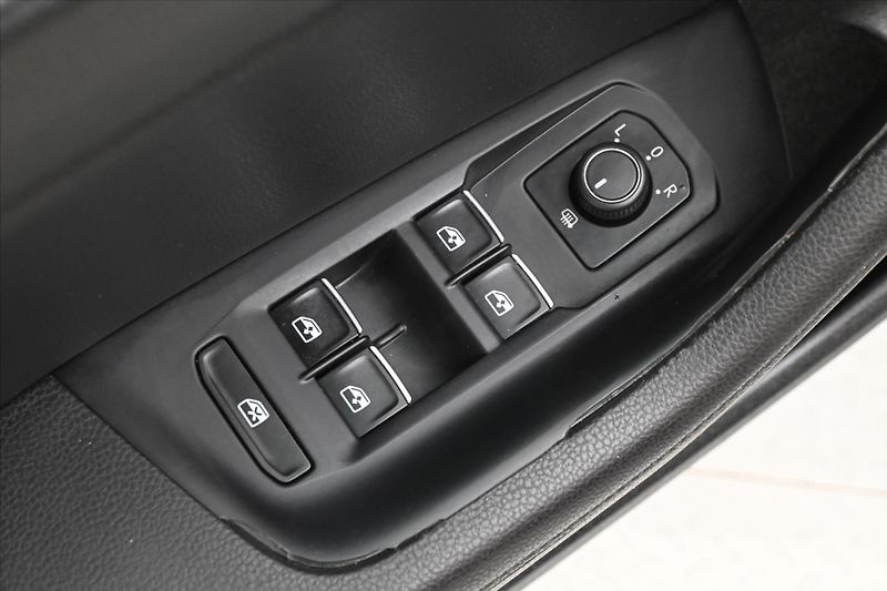 Volkswagen Passat 2,0 TDI 110 kW Highline Záruka - fotka 25 z 30