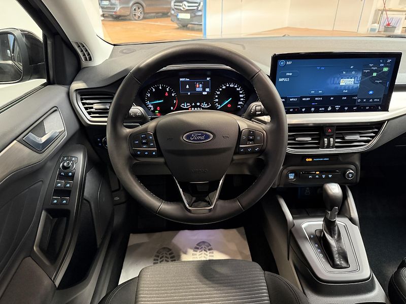 Ford Focus 1.0 EcoBoost mHEV 114kW Titani - fotka 6 z 12