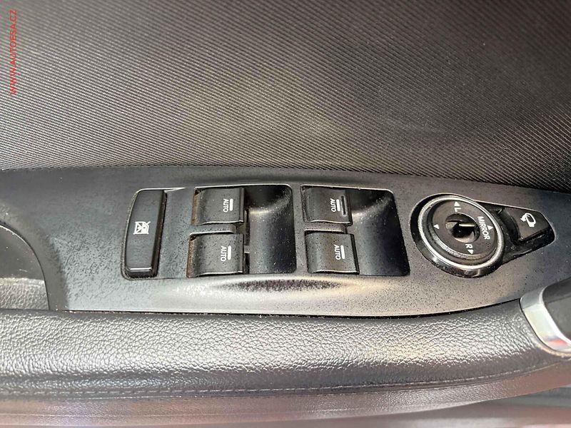 Hyundai i40 (2016) 1.7 CRDI, ČR, servis.kniha - fotka 12 z 17