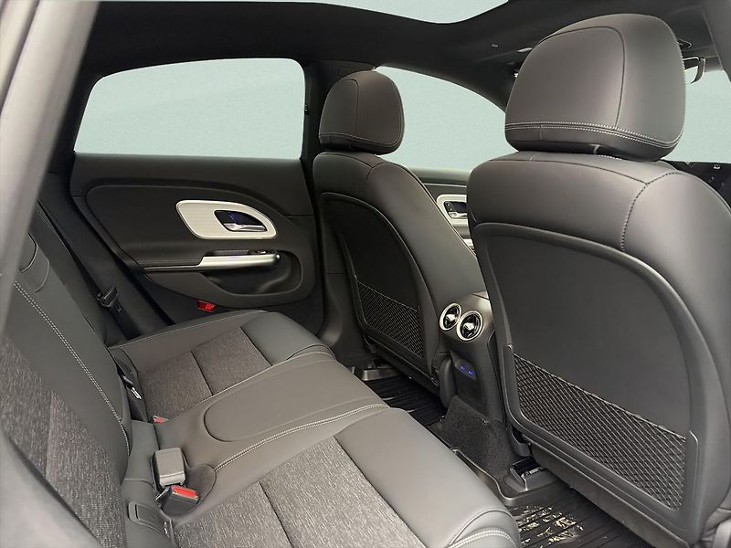 Mercedes-Benz CLA 350 4M EQ - fotka 14 z 15