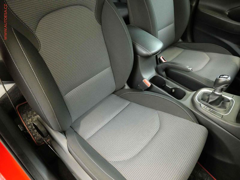 Hyundai i30 (2017) 1.0T-GDi, ČR, AC, temp - fotka 11 z 19