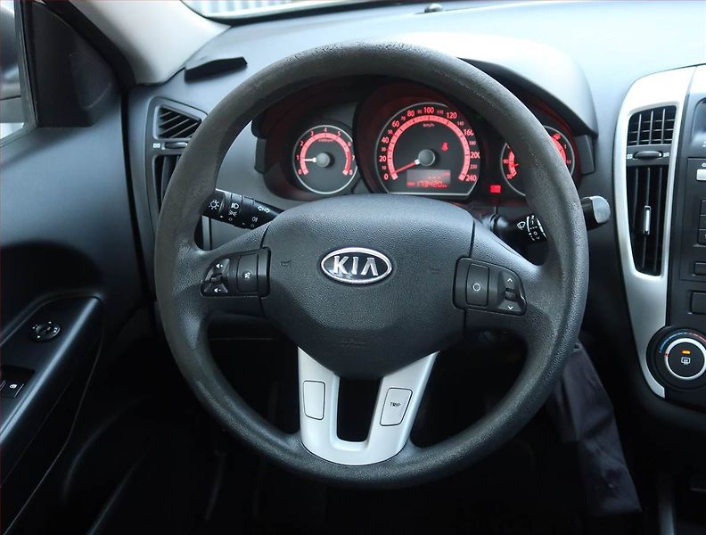 Kia Ceed (2010) 1.4 CVVT, nová STK - fotka 15 z 18