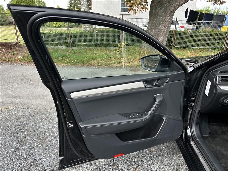 Škoda Superb 2,0 TDi DPH  360° Travel Asist - fotka 10 z 50