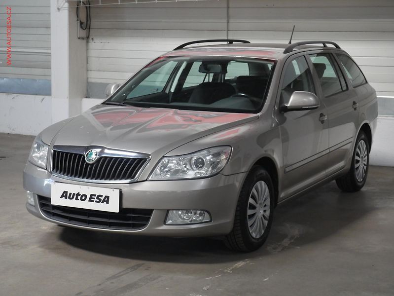 Škoda Octavia (2012) 1.6 TDI, ČR, AC, TZ, temp - fotka 3 z 17