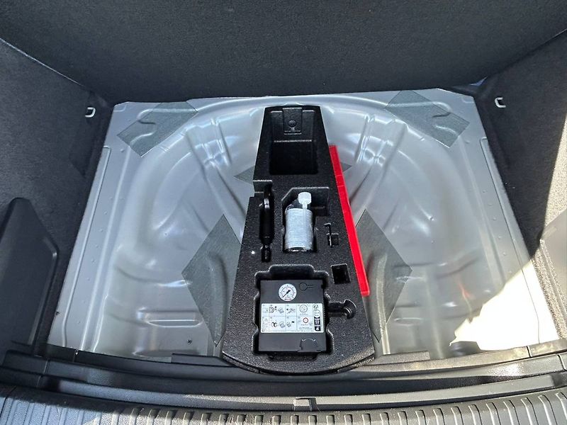Škoda Karoq (2023) 1.5 TSI 110kW LED manuál - fotka 32 z 35