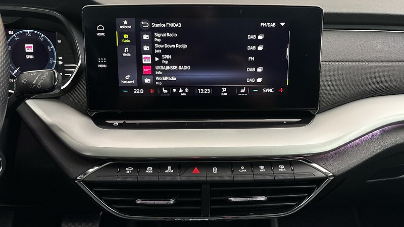 Škoda Octavia 2.0 TDI DSG Style Combi - fotka 11 z 25