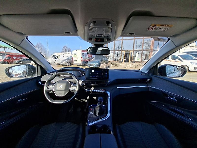 Peugeot 3008 ALLURE 1,2 PT 130k M6 - fotka 2 z 28