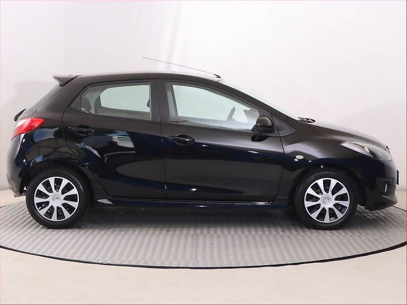 Mazda 2 (2008) 1.5 i, Tempomat, Park. senzory - fotka 6 z 15
