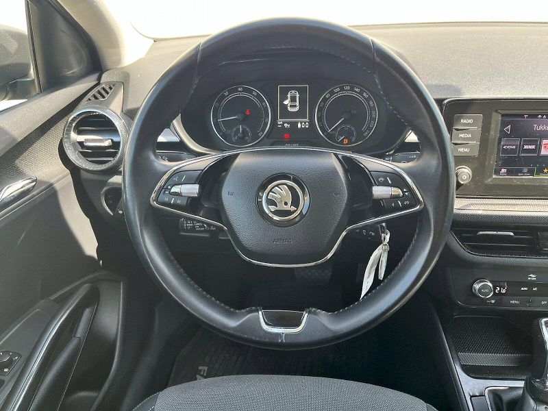 Škoda Fabia (2022) AMBITION 1.0TSi 81kW DSG A7F - fotka 19 z 27