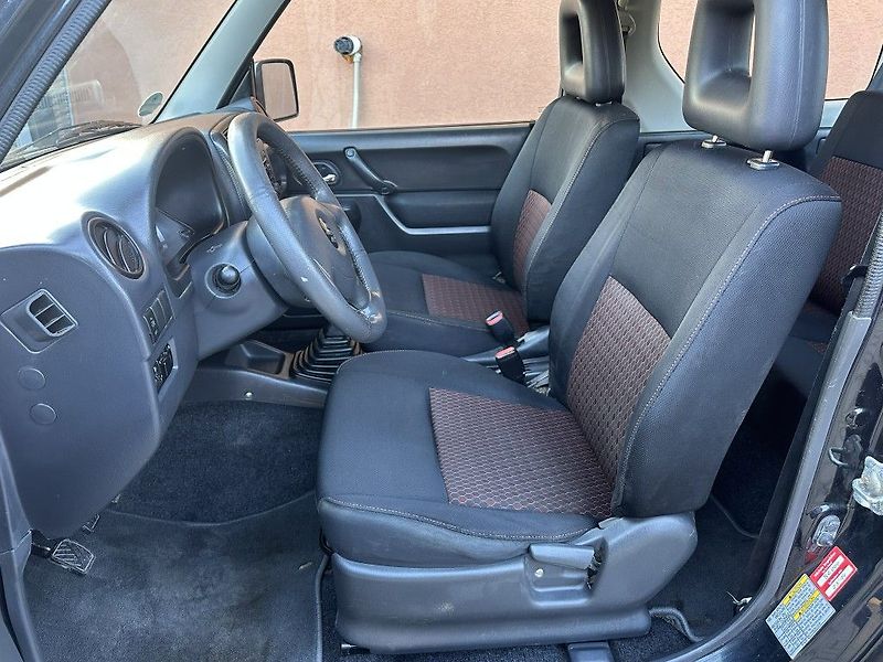 Suzuki Jimny 1.3i 63kW serviska Top stav - fotka 16 z 23