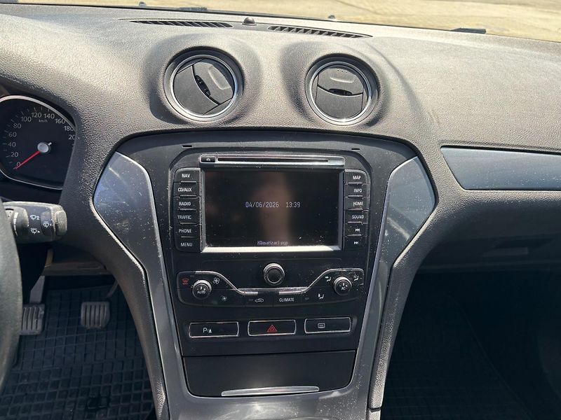 Ford Mondeo (2013) 2.0 TDCi - fotka 14 z 18