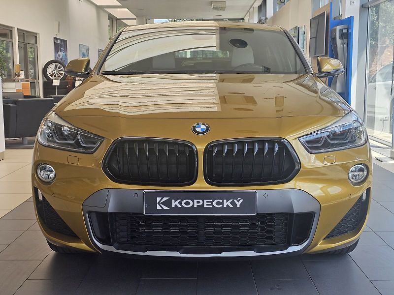 BMW X2 xDrive20i - fotka 2 z 24